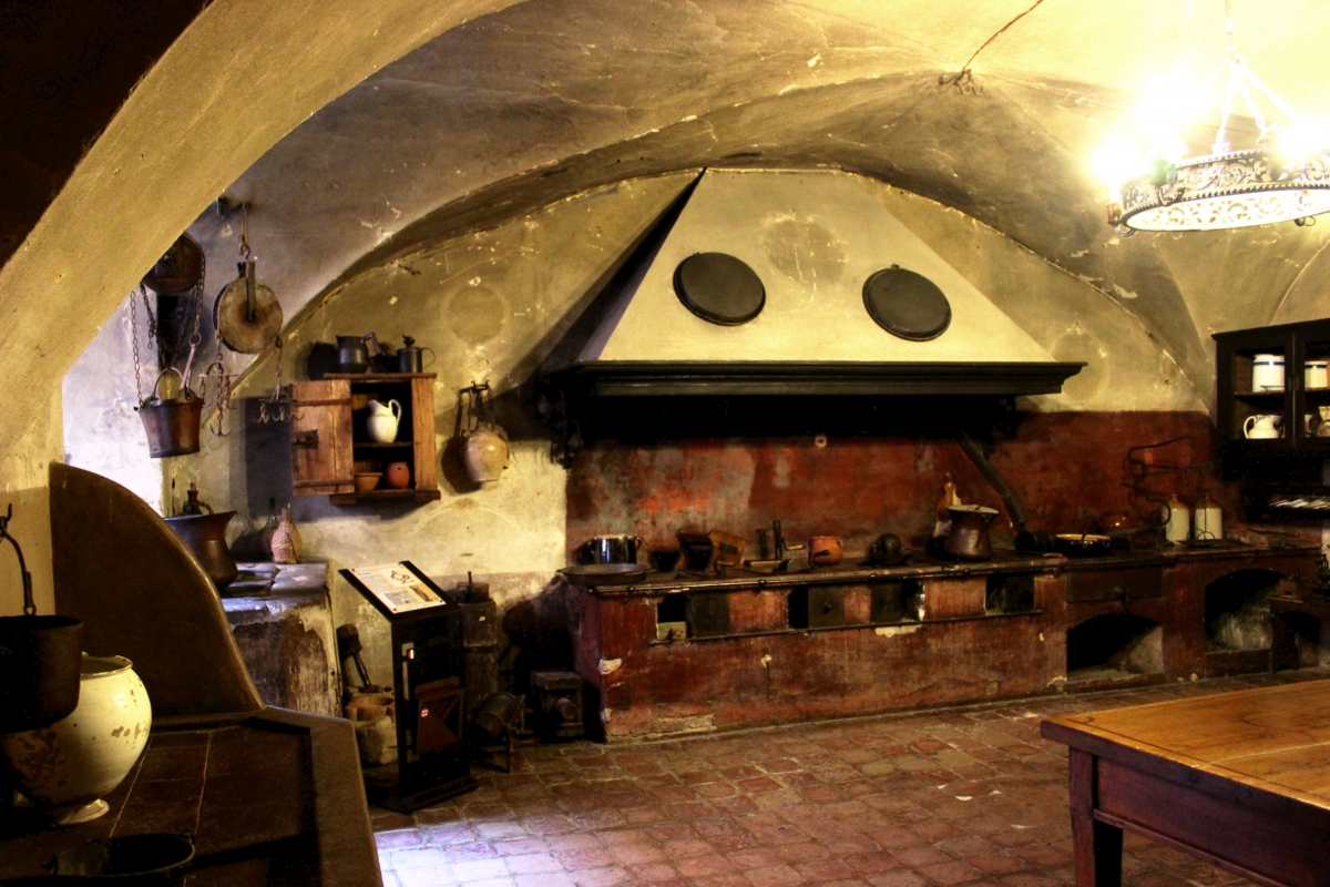 Rocca di Dozza - Cucina Storica foto di: |Fondazione Dozza Città d'Arte| - Fondazione Dozza Città d'Arte immagine dell'evento: A journey through the most beautiful kitchens in the Castles of Emilia Romagna